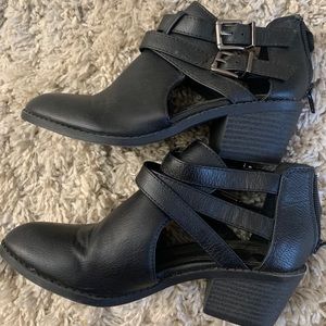 Girls size 3 Booties!